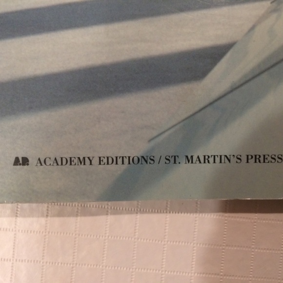Foster Associates: Recent Works (Architectural Monographs, No 20) Paperback book - Picture 4 of 16